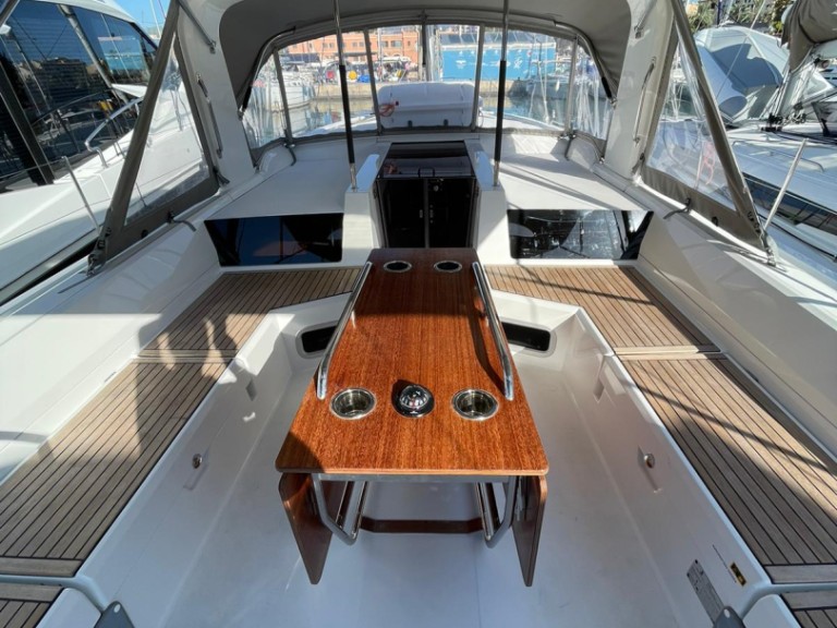 Yacht charter Gran Canaria - Bénéteau Oceanis 51.1 on SamBoat