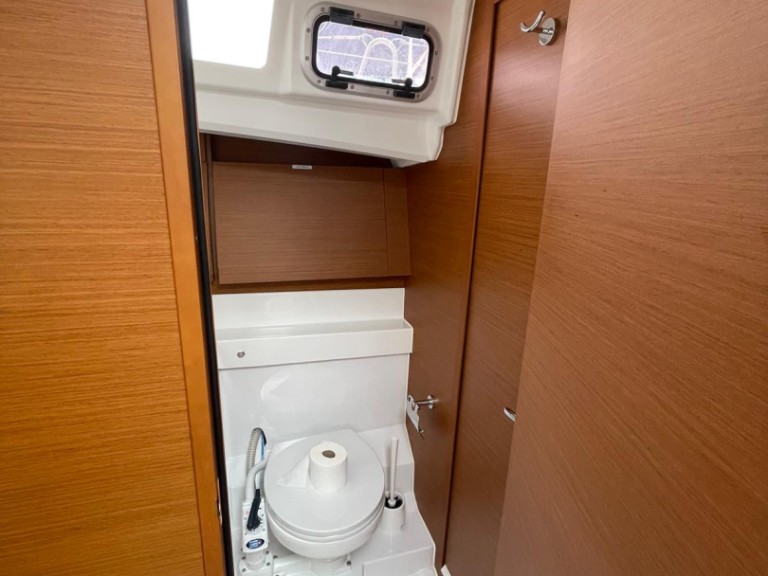 Yacht charter Palma de Mallorca - Jeanneau Sun Odyssey 440 on SamBoat