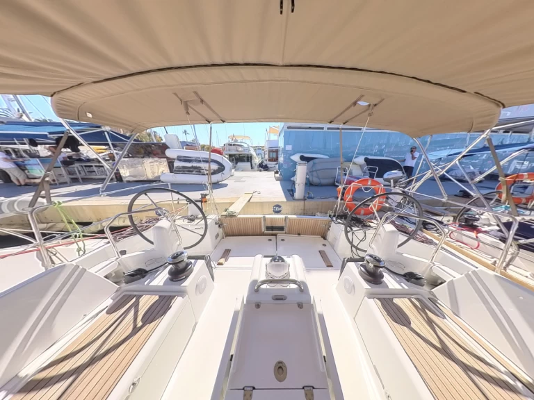 Hire a Jeanneau Sun Odyssey 490 Santa Cruz de Tenerife