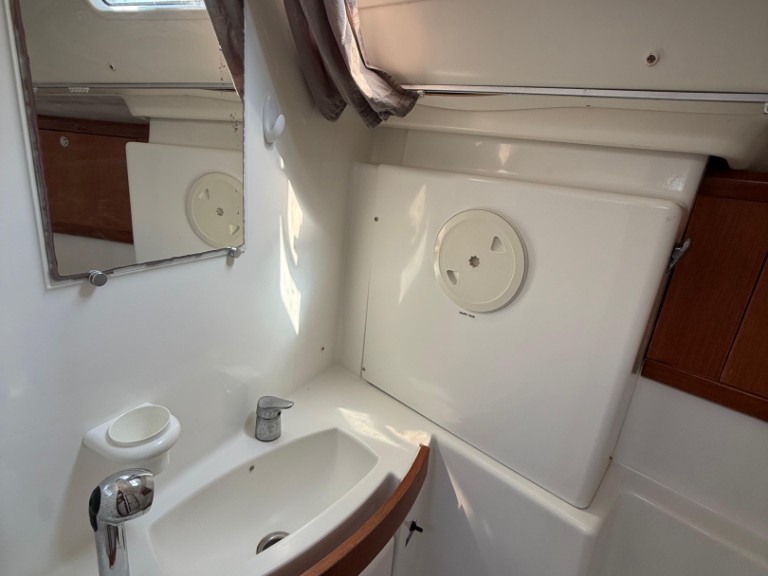 Bénéteau Oceanis 43 charter bareboat or skippered in  Palma de Mallorca