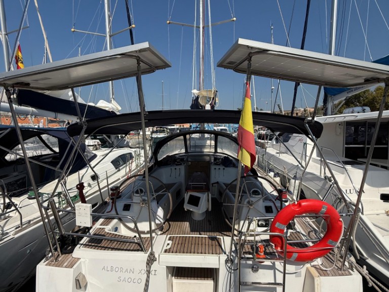 Hire a Bénéteau Oceanis 43 Las Galletas