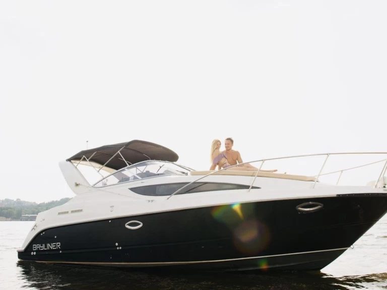 Hire Motorboat with or without skipper Bayliner Vieux Port de Cannes