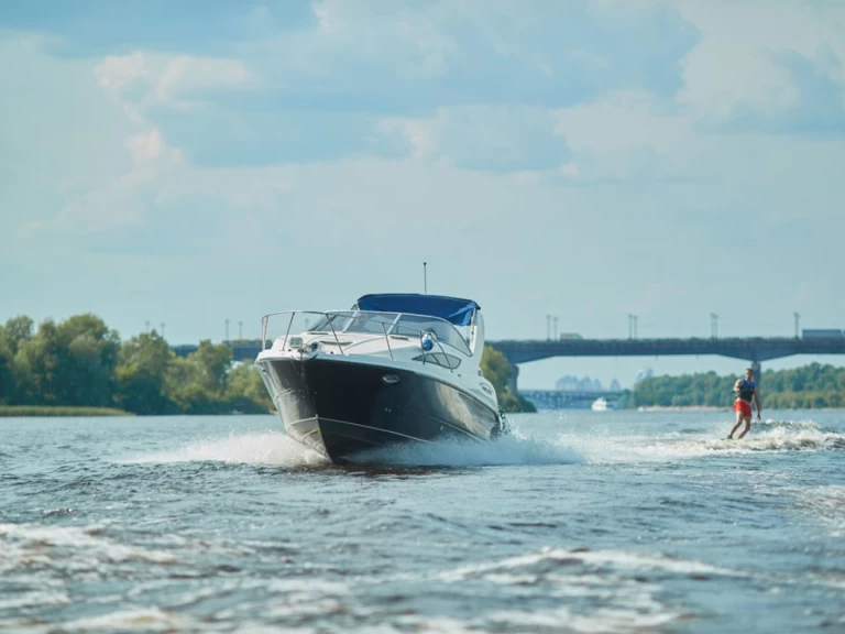 Motorboat to hire Vieux Port de Cannes at the best price