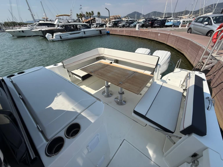 Motorboat hire in Cogolin - Jeanneau cap camarat 10.5 CC