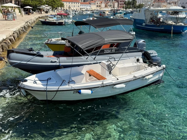 Yacht hire Hvar cheap Adria10