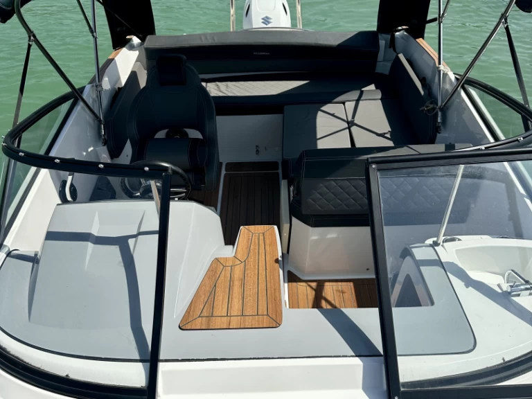 Motorboat to hire Aix-les-Bains at the best price