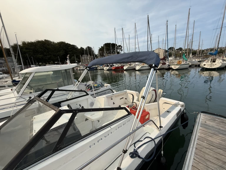 Yacht charter Perros-Guirec - Bayliner Trophy 2002 on SamBoat