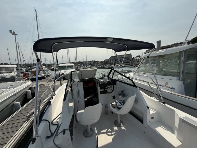 Motorboat hire in Perros-Guirec - Bayliner Trophy 2002