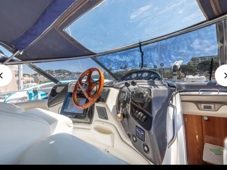 Hire Motorboat Cranchi with a boat licence