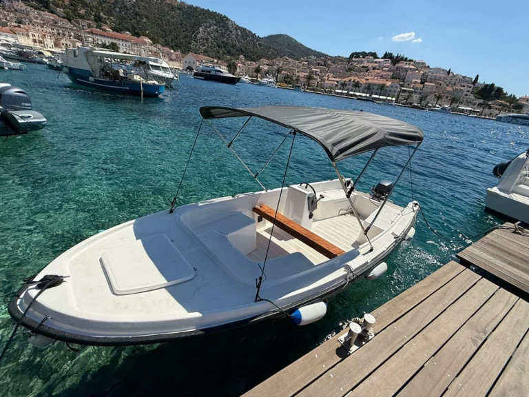Motorboat hire in Hvar - Adria Adria10