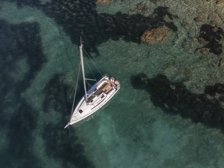 Yacht charter Cádiz - Jeanneau Sun Odyssey 350 on SamBoat