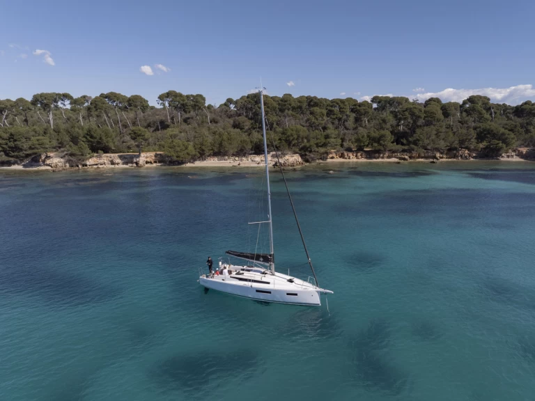 Yacht hire Cádiz cheap Sun Odyssey 350