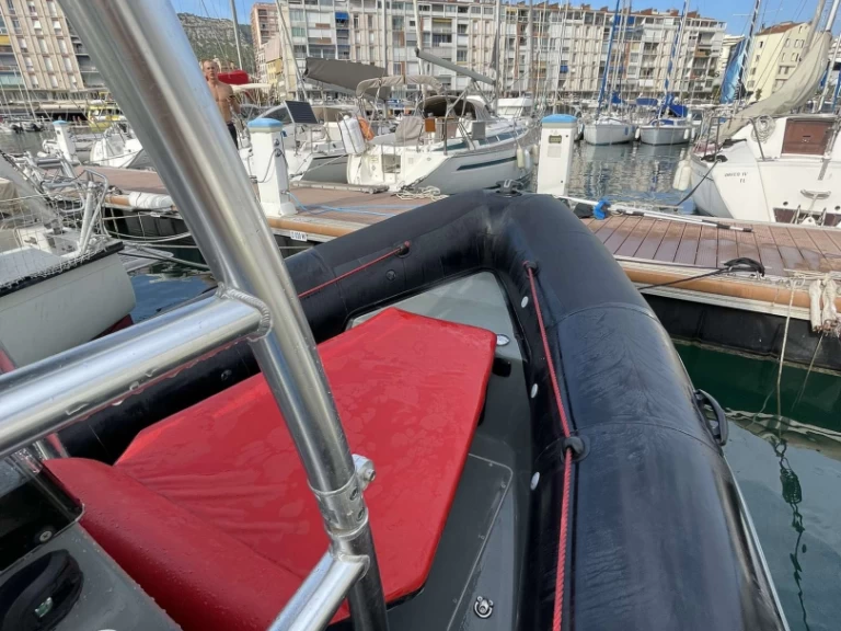 Yacht hire Toulon cheap Karbon 750 sport 6 