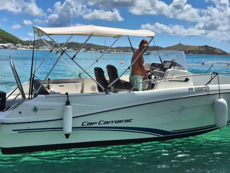Yacht charter Marigot - Jeanneau Cap Camarat 7.5 CC Serie 2 on SamBoat