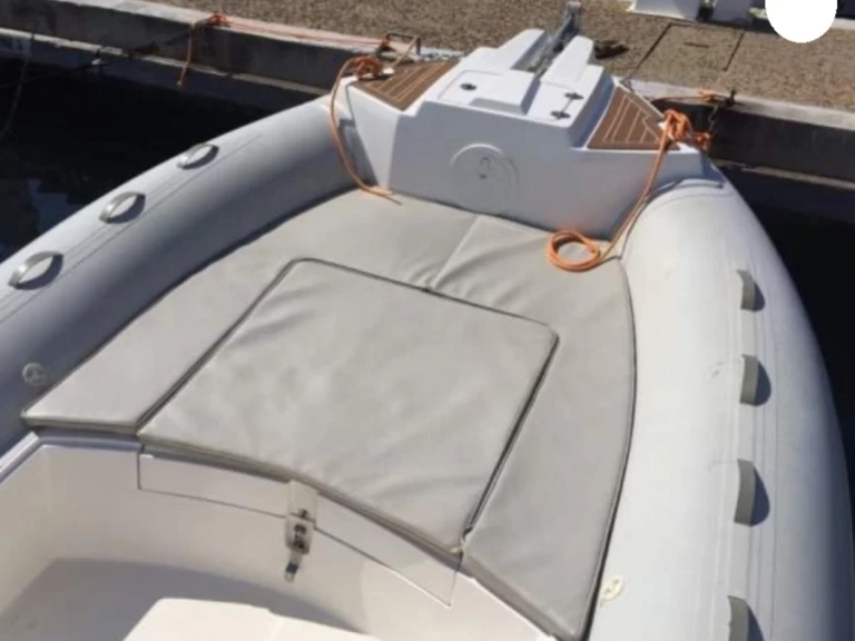 RIB hire in Portigliolo - Capelli Tempest 700