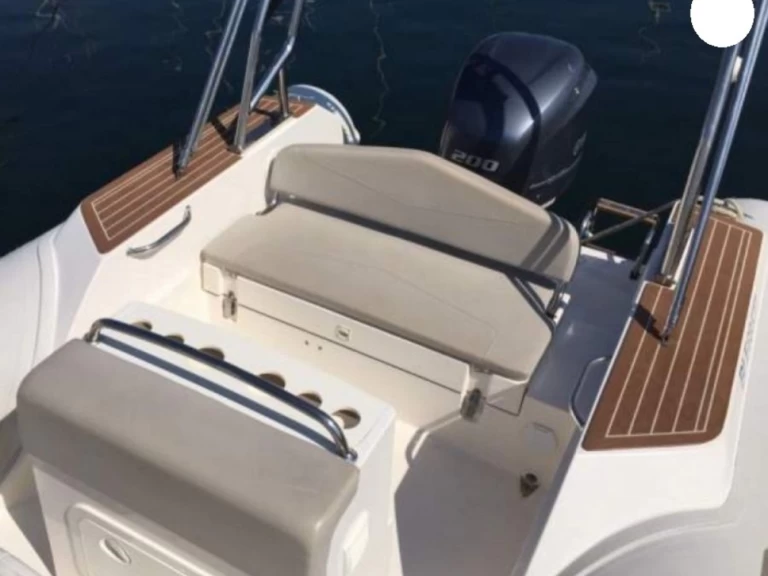 Charter a Capelli Tempest 700 in Portigliolo on Samboat