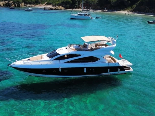 Hire a Sunseeker Manhattan 60 Port de Hyères (St Pierre)