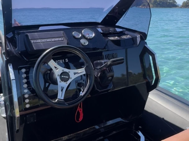 Yacht hire Hyères cheap Eagle 8