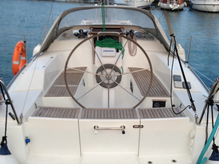 Sailboat to hire Barcelona at the best price