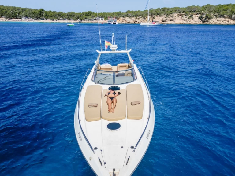Hire Luxury Yacht Sunseeker with a boat licence