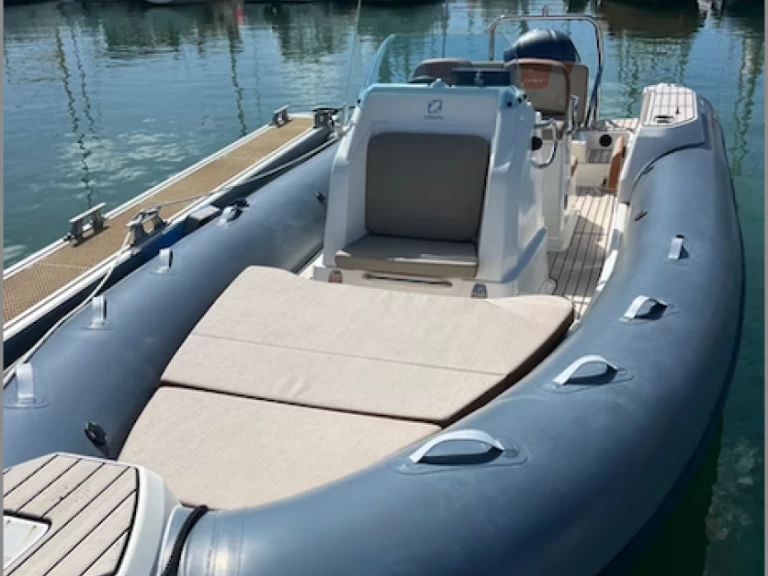 Hire RIB Zodiac with a boat licence