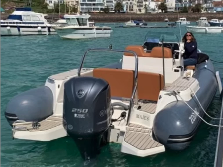 Yacht charter Marseille - Zodiac Medline 7.5 on SamBoat