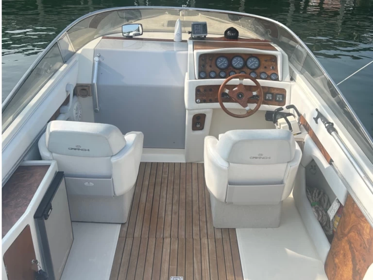 Hire a Cranchi Clipper 760 Angera