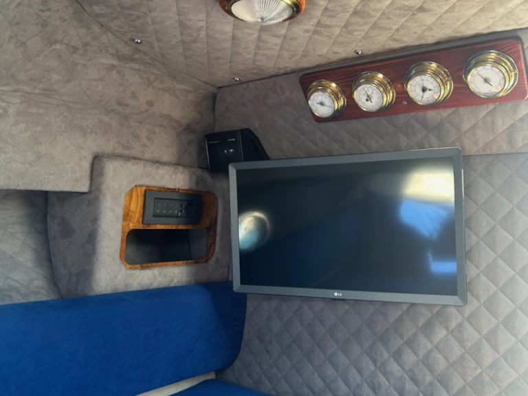 Hire a Cranchi Clipper 760 Angera