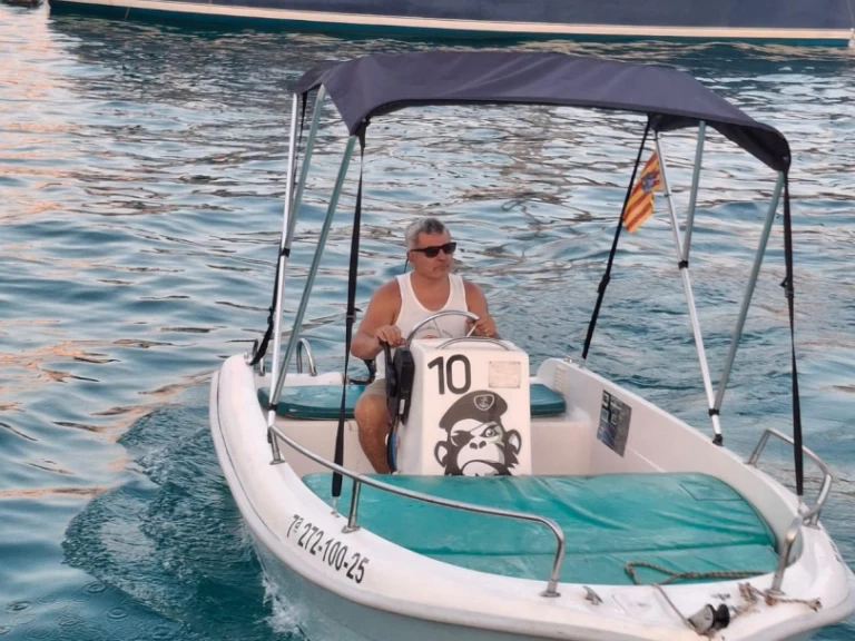 Hire Motorboat Estable with a boat licence