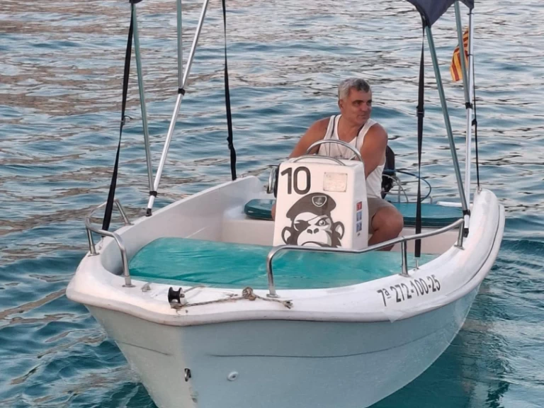 Estable 400 charter bareboat or skippered in  Cala Galdana