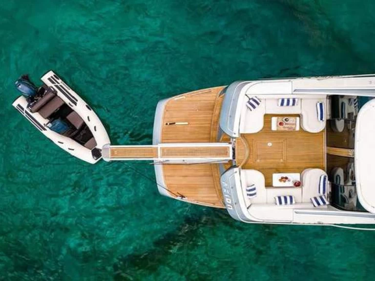 Yacht charter Ornos - Pershing Pershing 65 on SamBoat