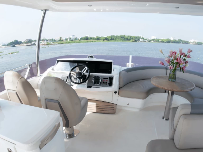 Luxury Yacht to hire Phường Hiệp Bình Phước at the best price