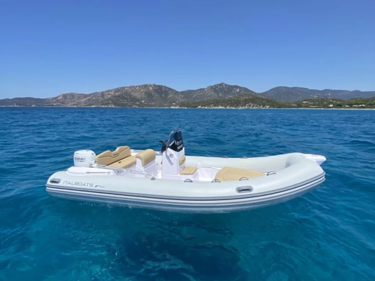 Yacht charter Villasimius - Italboats Predator 540 on SamBoat