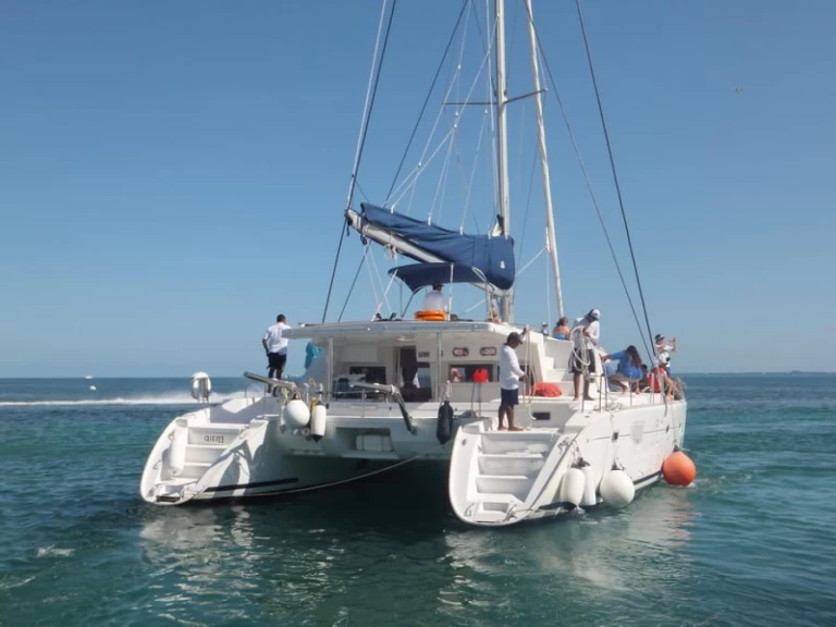 Hire a Lagoon 550 Cancún