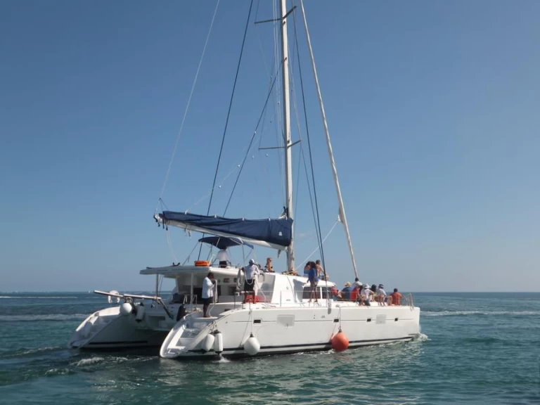 Catamaran hire in Cancún - Lagoon 550