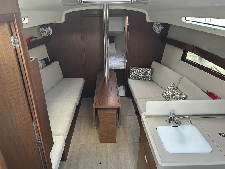 Sailboat hire in Orhaniye - Bénéteau Oceanis 34.1