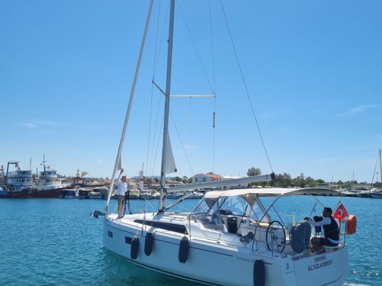 Charter a Bénéteau Oceanis 34.1 in Orhaniye on Samboat