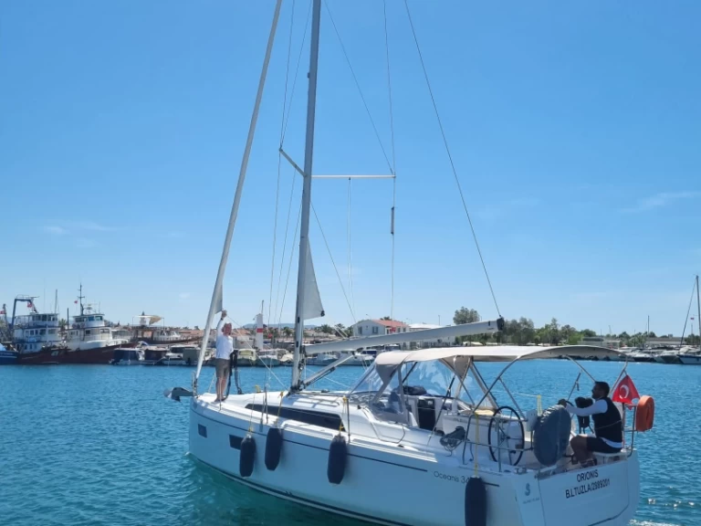 Charter a Bénéteau Oceanis 34.1 in Orhaniye on Samboat