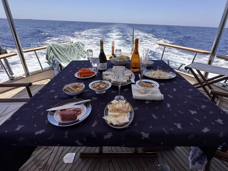 Menorquin-Yachts Menorquin yacht 160 fly  charter bareboat or skippered in  Marzamemi