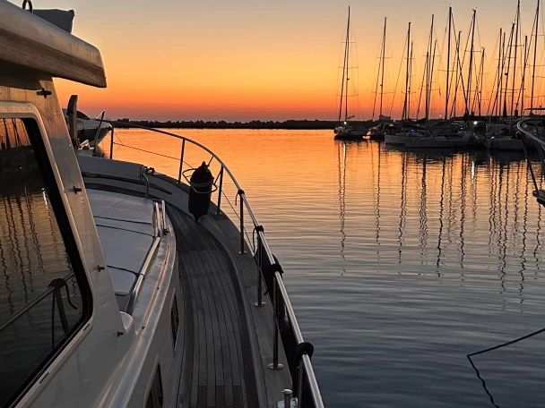 Hire a Menorquin-Yachts Menorquin yacht 160 fly  Marzamemi