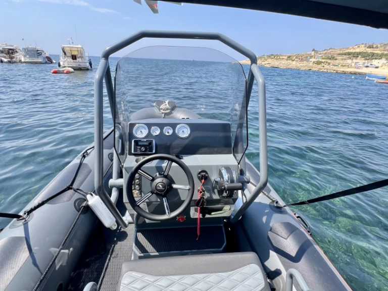 Yacht charter Valletta - Highfield Patrol 540 on SamBoat