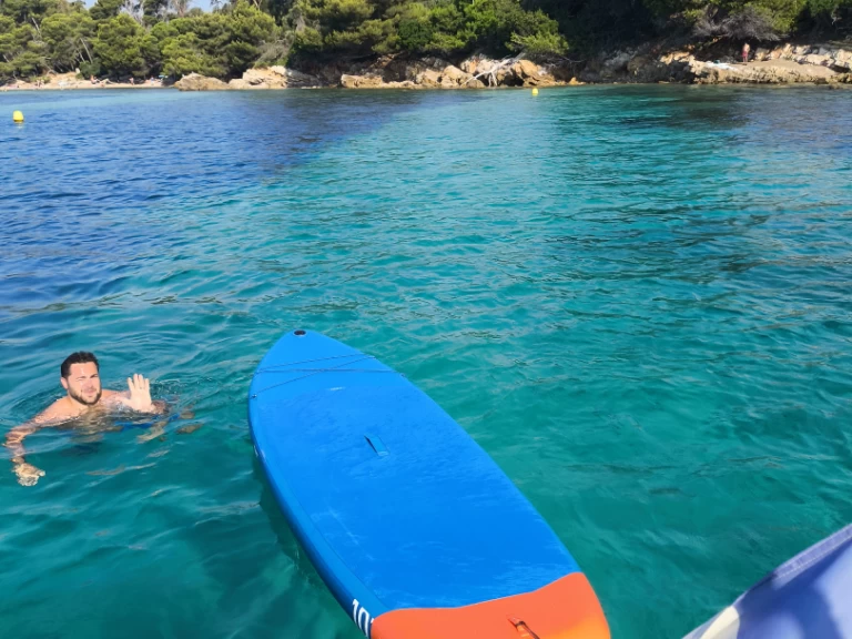 Charter a Four Winns Sundowner 285 in Cannes on Samboat