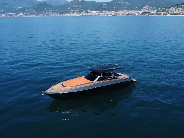 Hire Motorboat Motonautica Daniele with a boat licence