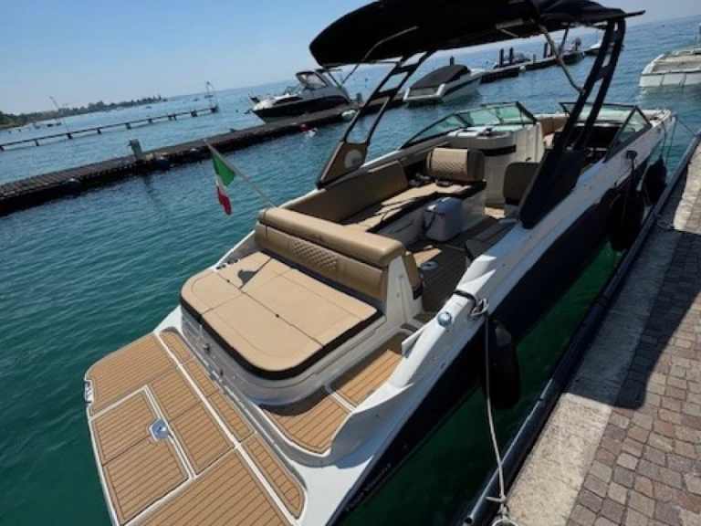 Sea Ray Sea Ray 270 SDX charter bareboat or skippered in  Bardolino