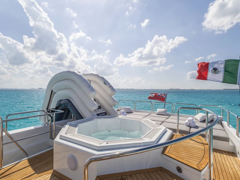 Charter a Heesen 115 in Cancún on Samboat