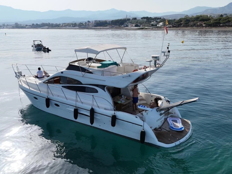 Motorboat hire in Puerto Banús - Doqueve 46