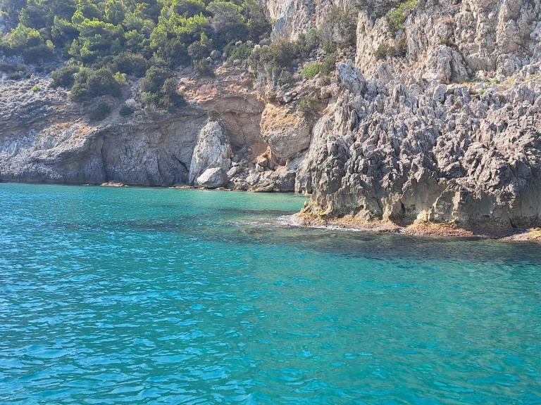 Yacht hire Gaeta cheap Walkaround 630