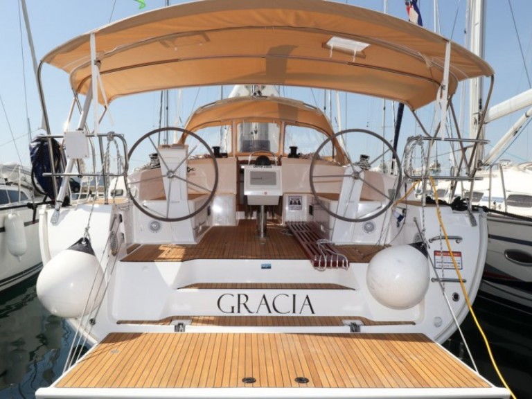 Yacht hire Pula cheap Cruiser 46