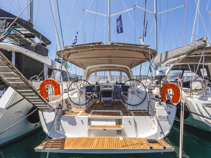 Hire Sailboat Bénéteau with a boat licence