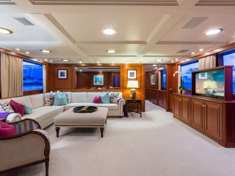 Yacht hire Caribbean cheap LADY J